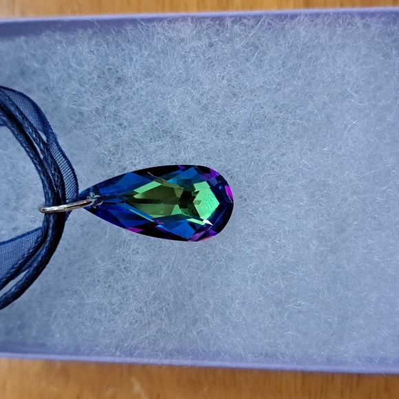 Water's Edge Crystal Marquise Necklace - Picture 3 of 6